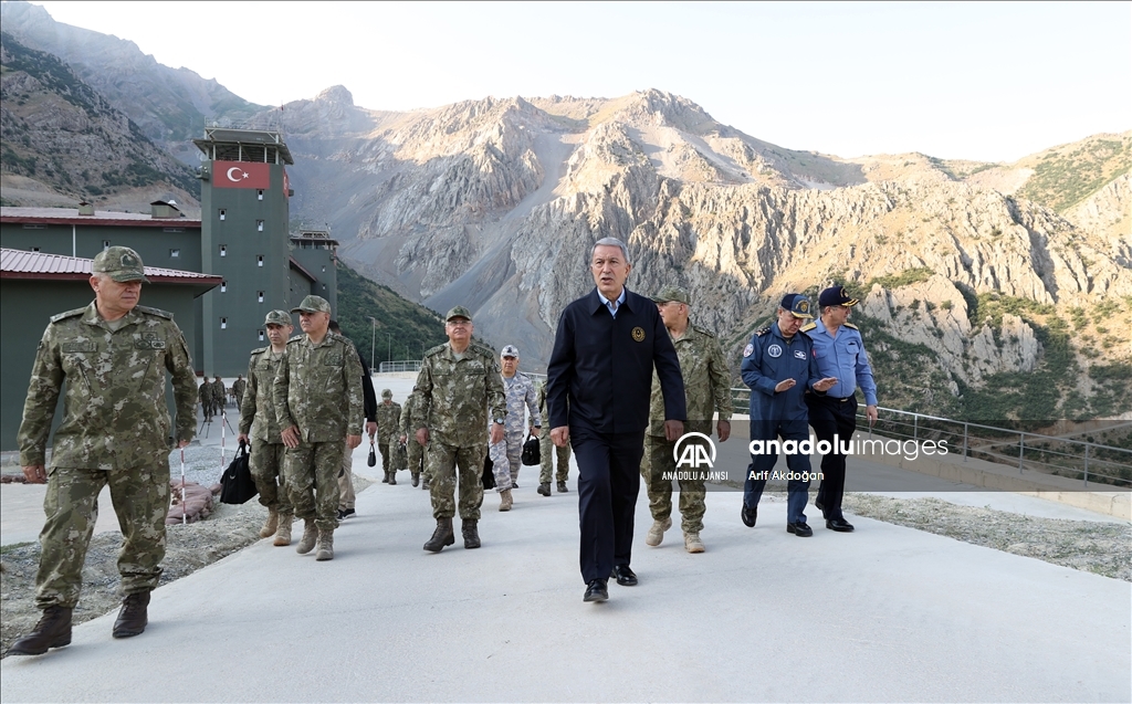Bakan Akar ve TSK komuta kademesi, Dağlıca'da incelemelerde bulundu