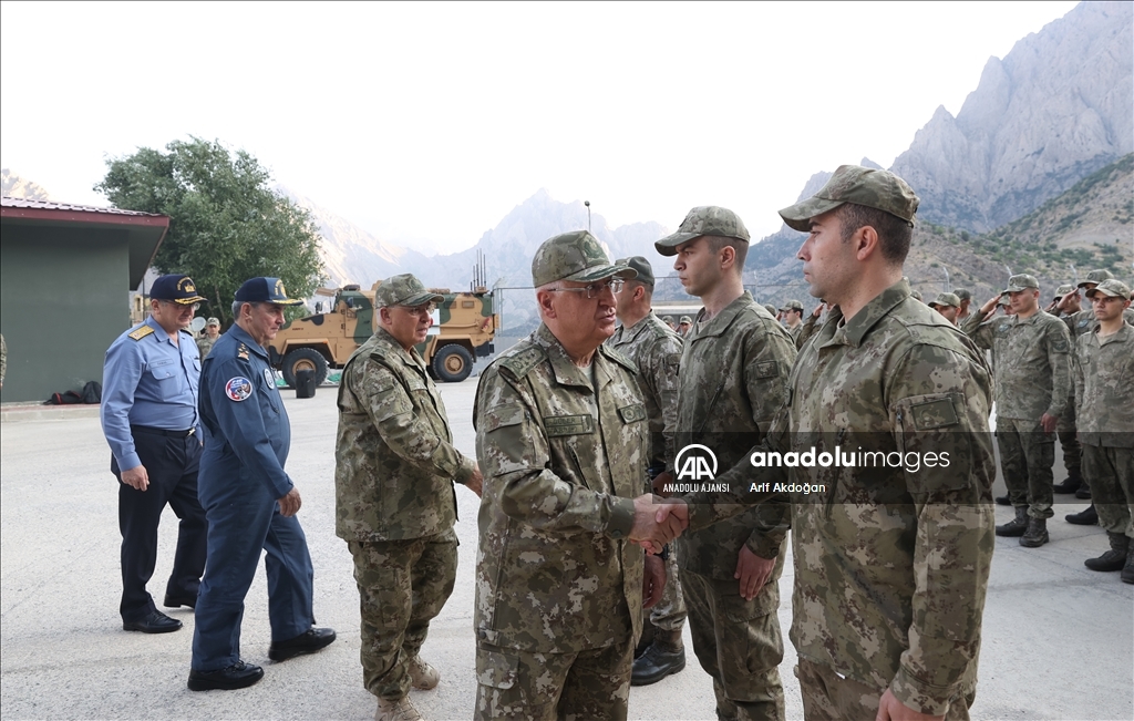 Bakan Akar ve TSK komuta kademesi, Dağlıca'da incelemelerde bulundu