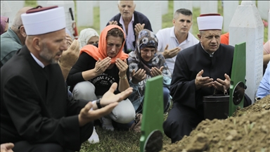 Falet namazi i xhenazes për 50 viktimat e gjenocidit në Srebrenicë