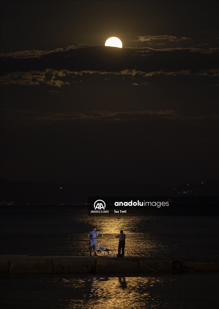 Yalova'da süper dolunay