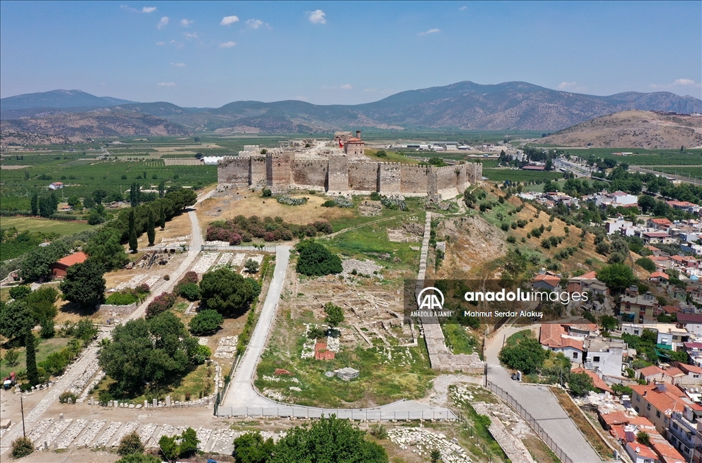 Ayasuluk kazılarında Bizans dönemine ait yer döşemesi gün yüzüne çıkarıldı