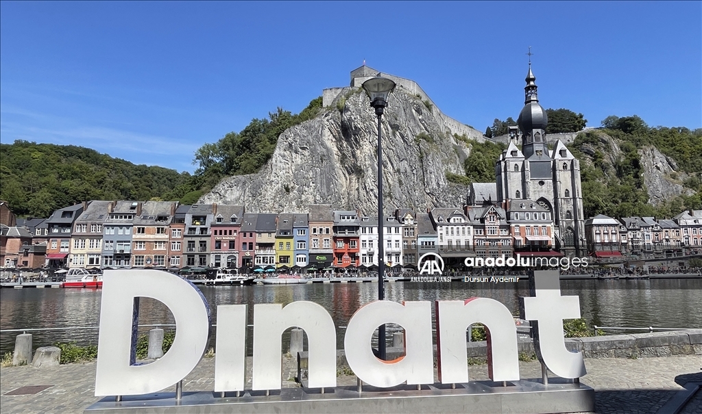 Belçika'nın doğal güzellikleriyle ilgi çeken kenti: Dinant