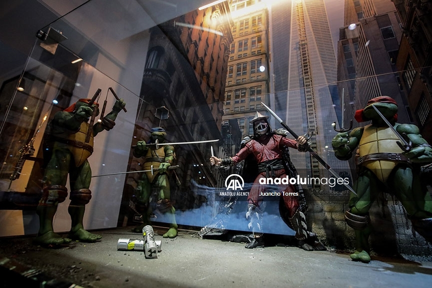 La exhibición muestra figuras de la película Teenage Mutant Ninja Turtles (Las tortugas ninja)