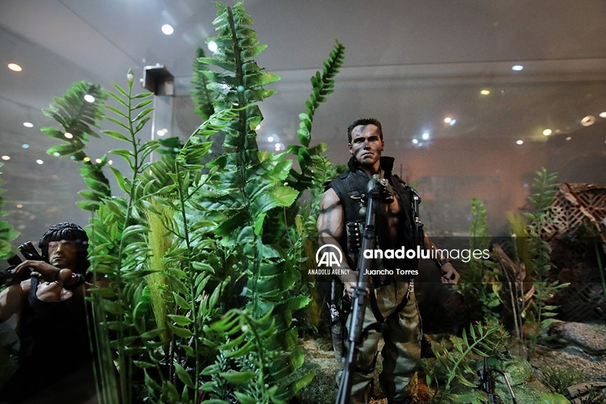 La exhibición muestra figuras de la película Depredador