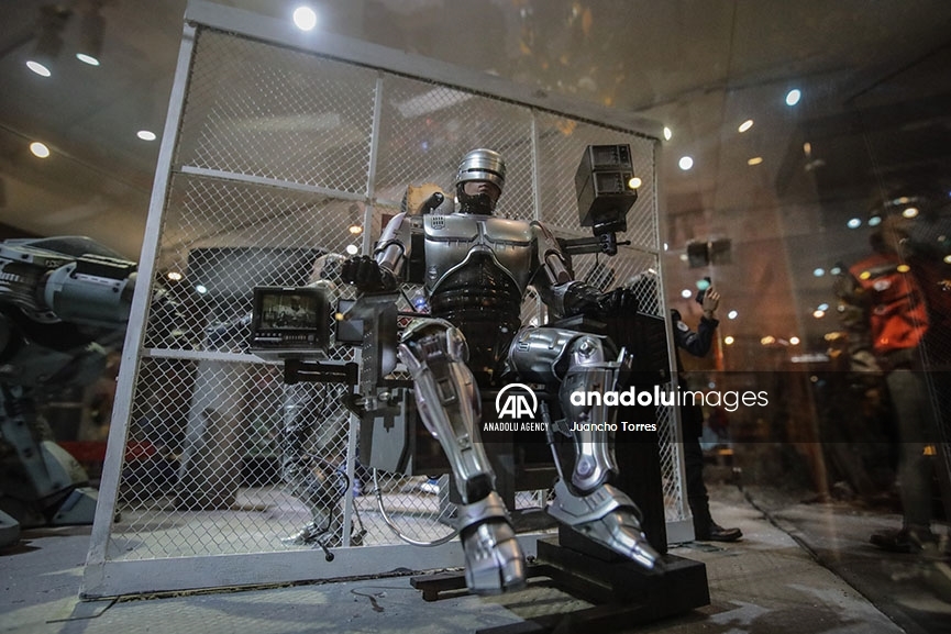 La exhibición muestra figuras de la película Robocop