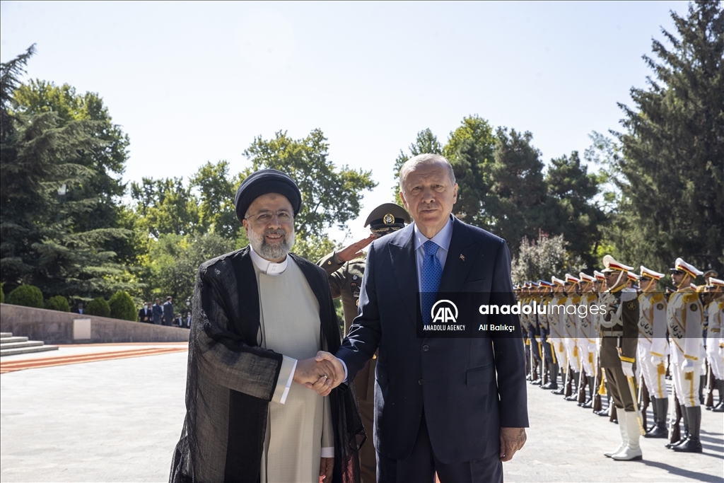 В Тегеране прошла церемония официальной встречи президента Турции