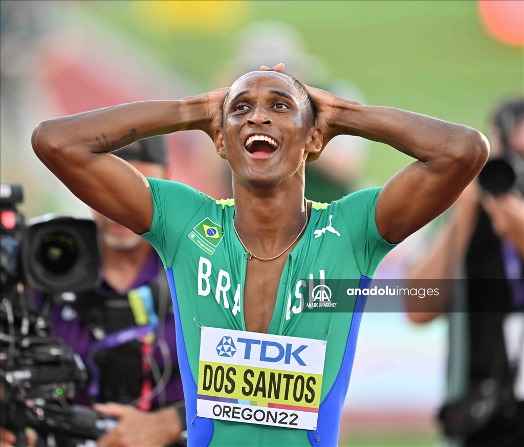El brasileño Alison dos Santos se convierte en el primer campeón mundial de Suramérica en los 400 metros con vallas 4