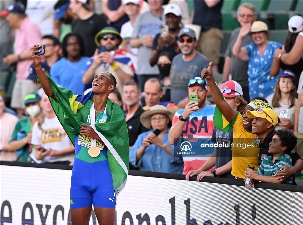 El brasileño Alison dos Santos se convierte en el primer campeón mundial de Suramérica en los 400 metros con vallas 8