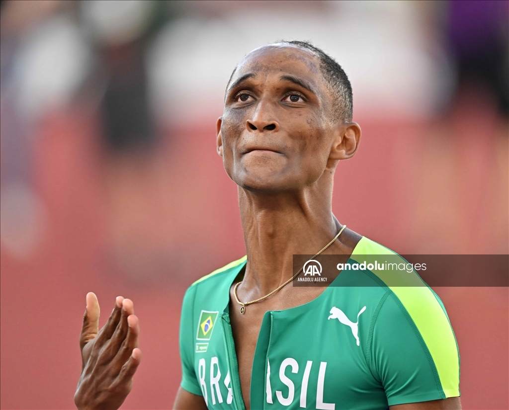 El brasileño Alison dos Santos se convierte en el primer campeón mundial de Suramérica en los 400 metros con vallas 2