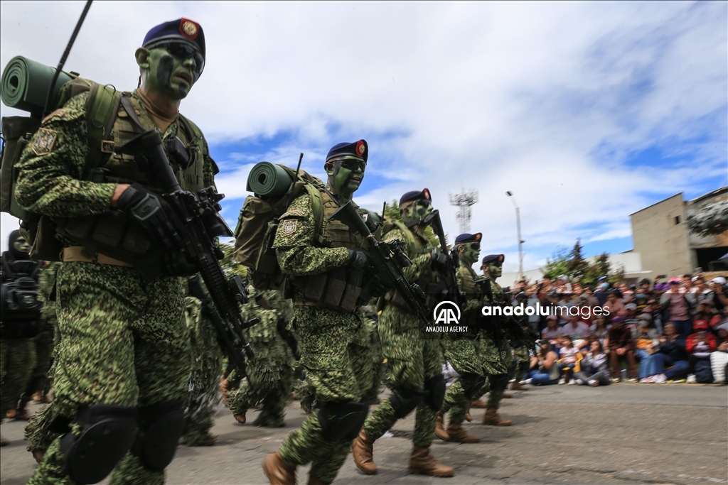 El desfile militar del 20 de julio con el que Colombia simboliza la independencia de la colonización española 4