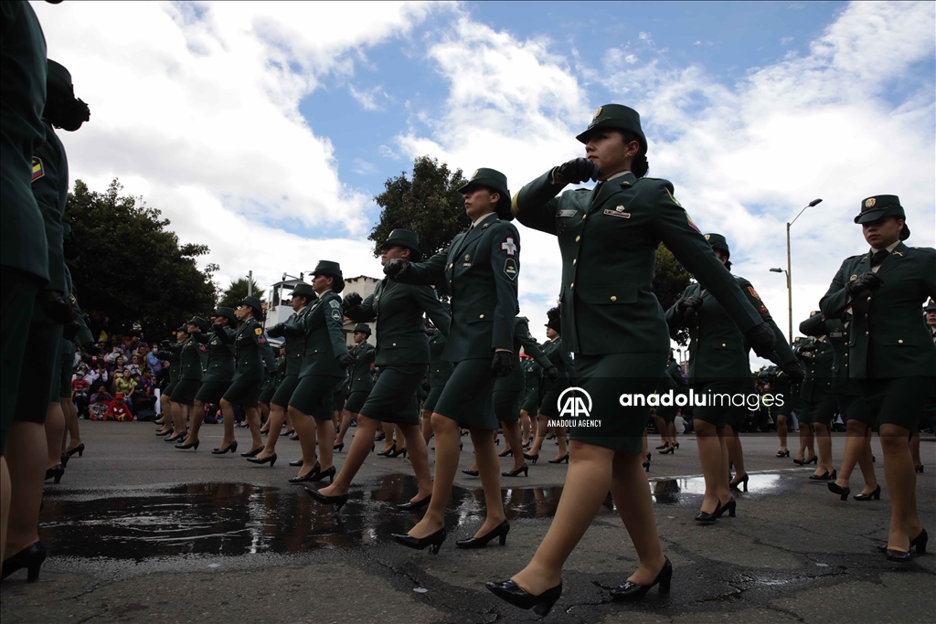 El desfile militar del 20 de julio con el que Colombia simboliza la independencia de la colonización española 5