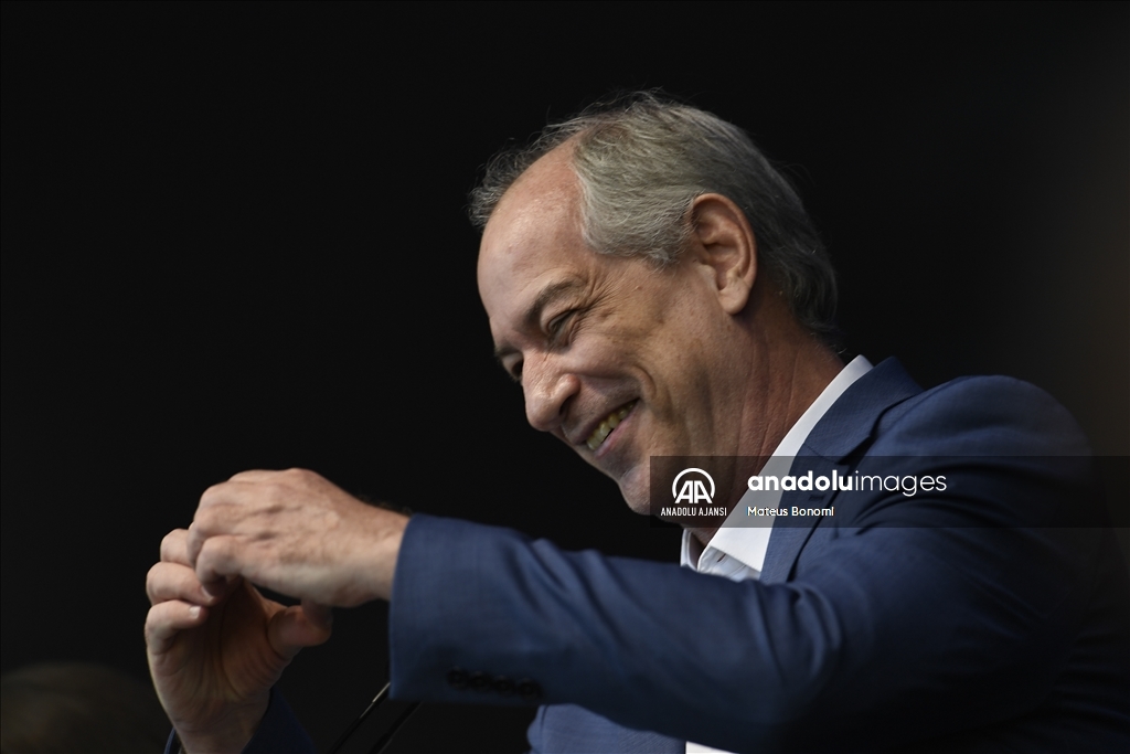 Brezilya'da Demokratik İşçi Partisi başkan yardımcısı Ciro Gomes, devlet başkanlığı seçimleri için adaylığını duyurdu