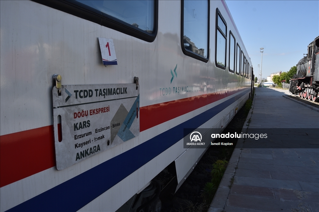 استقبال گردشگران از سفر با قطار «دوغو اکسپرسی»