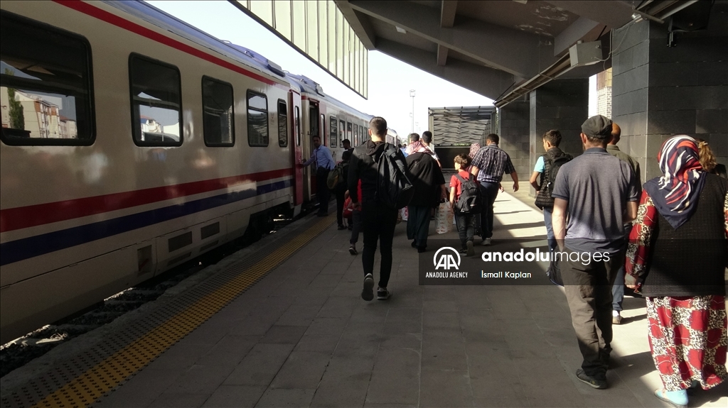 استقبال گردشگران از سفر با قطار «دوغو اکسپرسی»
