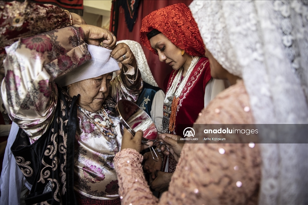 Kırgız Türkleri, ata yadigarı "Kökbörü"yü dört nala geleceğe taşıyor