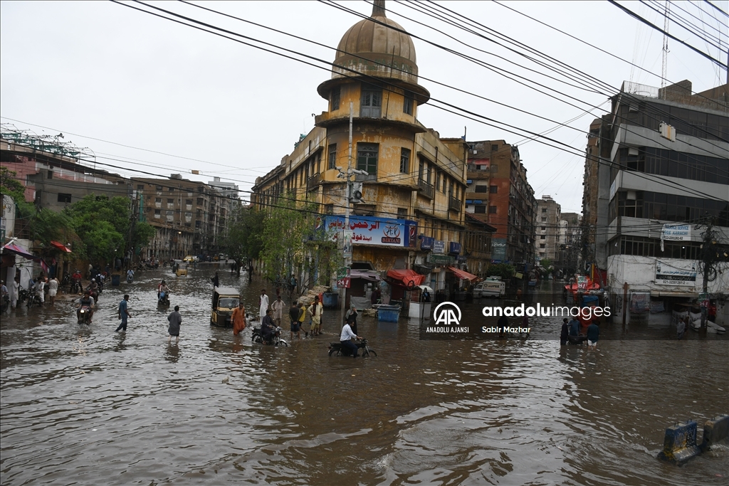 Pakistan'da etkili olan muson yağmurları