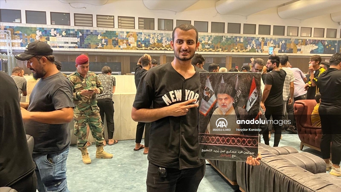 Bağdat'ta Sadr yanlıları Yeşil Bölge'yi basarak Meclis binasına girdi