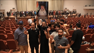طرفداران صدر به ساختمان پارلمان عراق یورش بردند