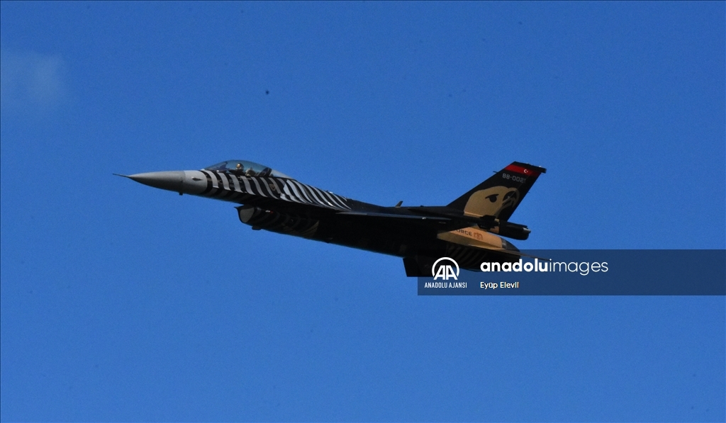 SOLOTÜRK, Ordu'da gösteri uçuşu yaptı