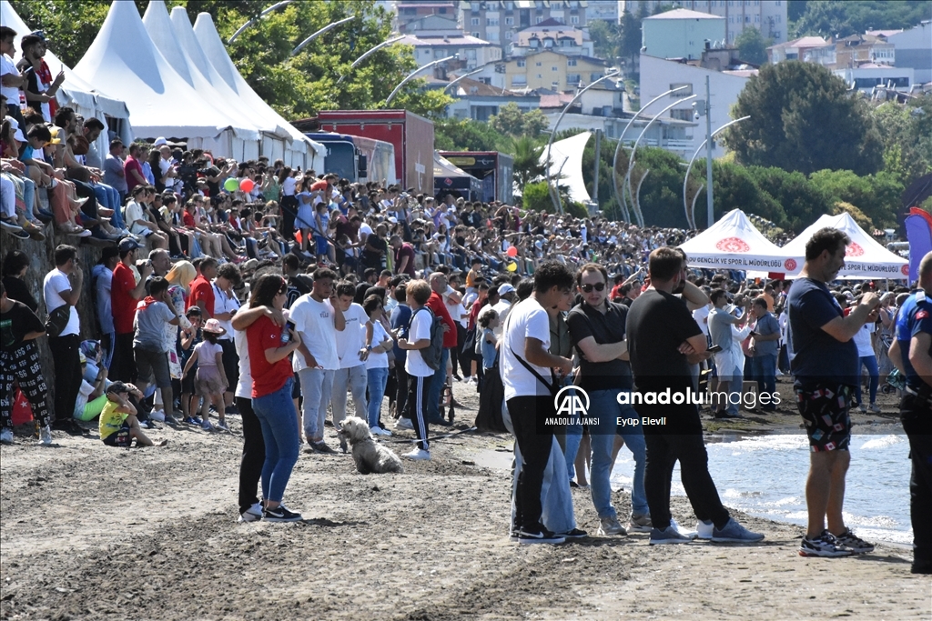 SOLOTÜRK, Ordu'da gösteri uçuşu yaptı