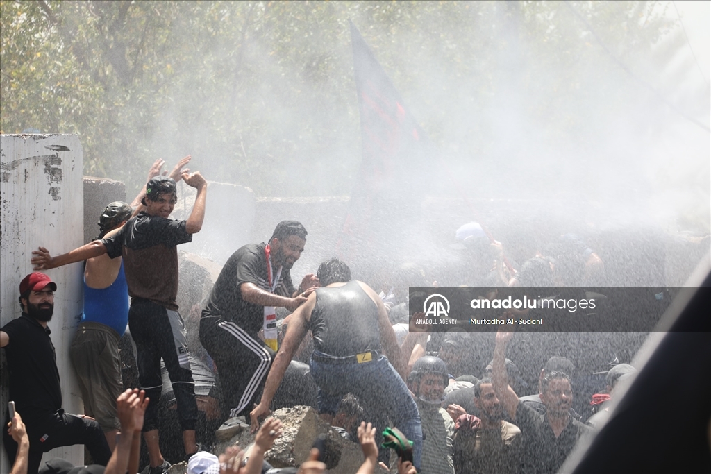 عێراق.. هێزە ئەمنییەکان رێگریی لە خۆپیشاندەرانی بەغدا دەکەن