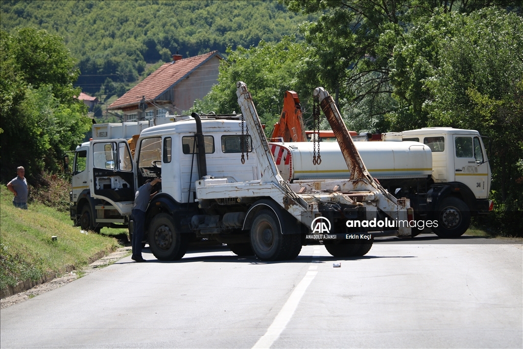 Kosova'da Jarinje sınır kapısına giden Rudare yolunda barikatlar kaldırıldı