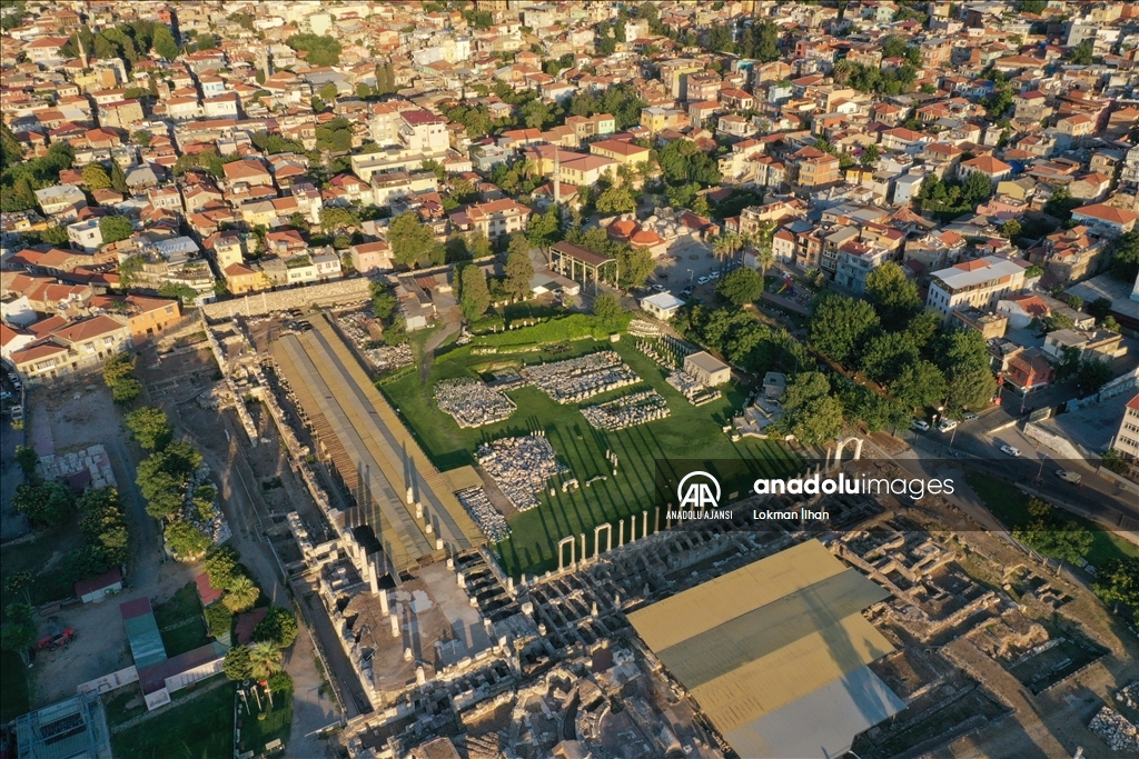 Dünya mirası adayı İzmir Tarihi Liman Kenti'ndeki Agora Ören Yeri