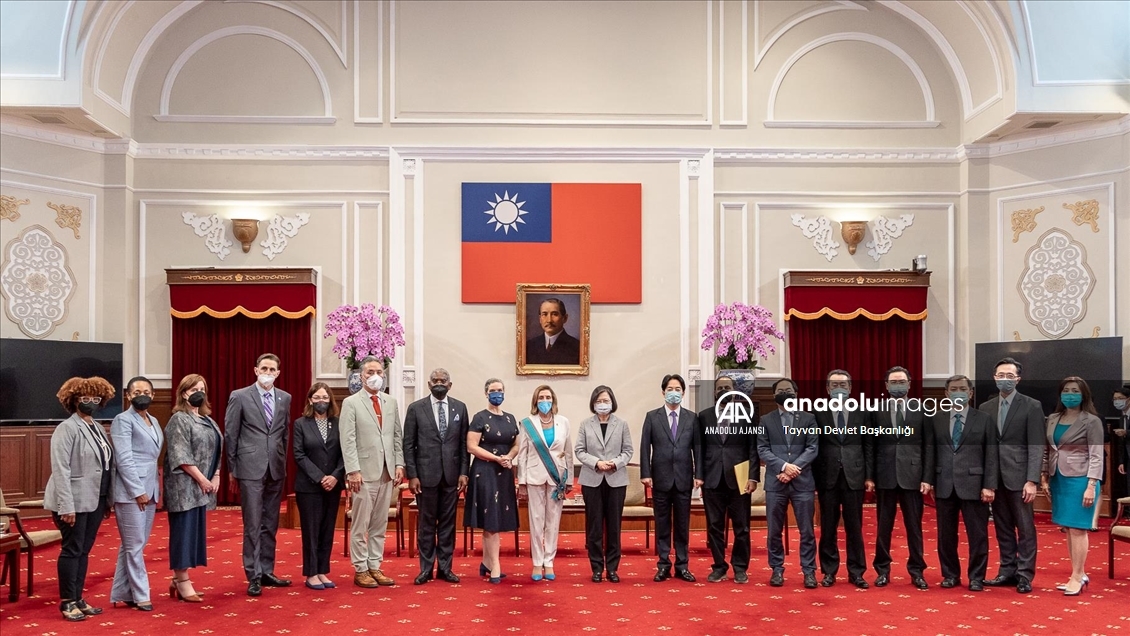 Tayvan lideri Tsai, adayı ziyaret eden Pelosi'ye şeref madalyası verdi
