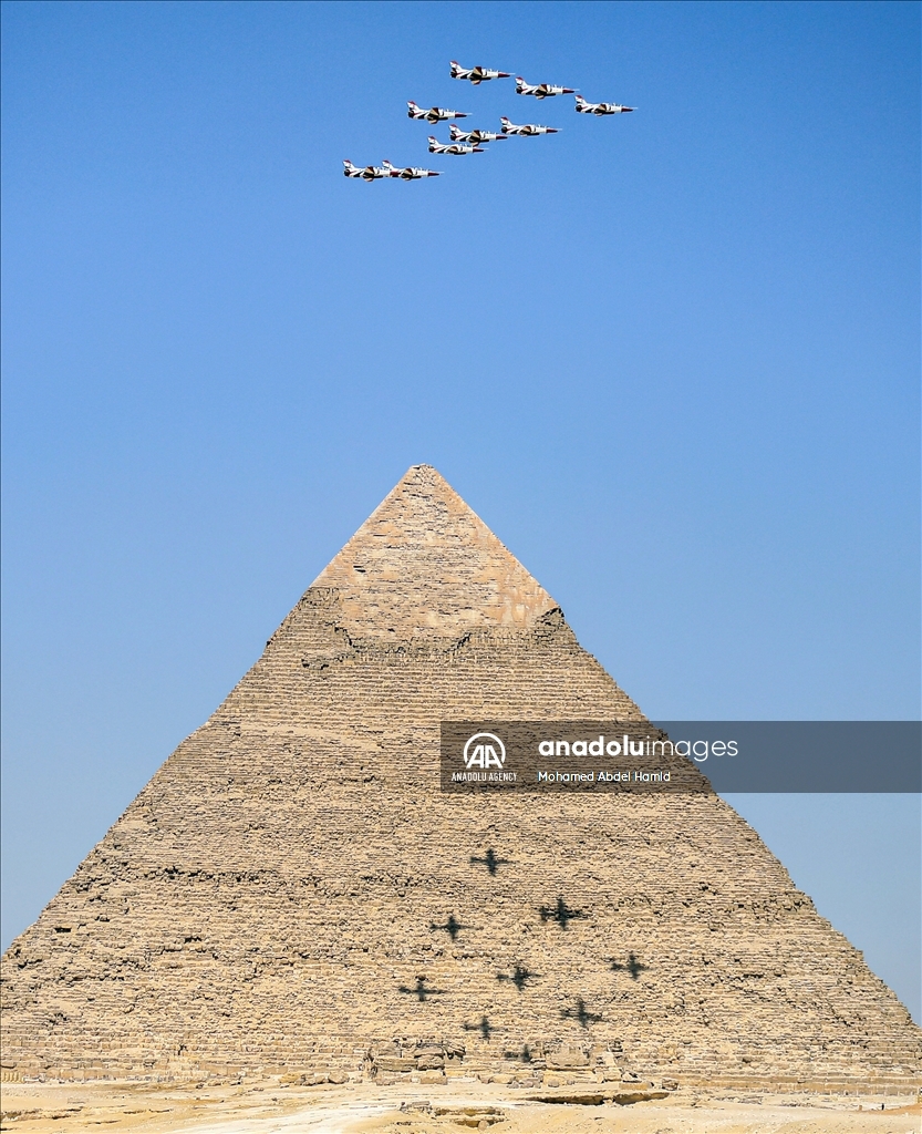 Aksi aerobatik Angkatan Udara Mesir dan Korea Selatan