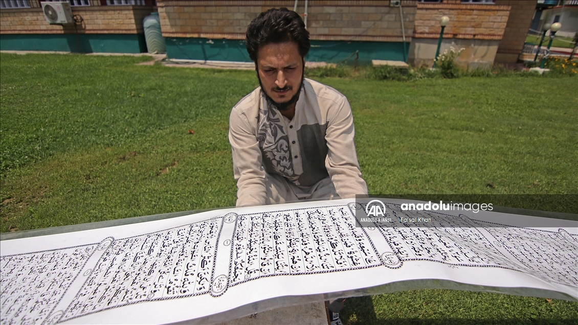 Keşmirli hattat 500 metrelik parşömen üzerine Kur'an-ı Kerim'i elle yazdı