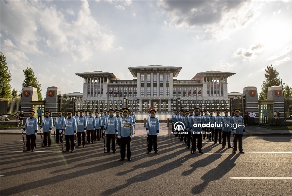 Cumhurbaşkanlığı Muhafız Alayı Bando konseri ve nöbet değişimi gösterisi gerçekleştirildi