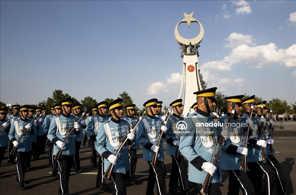 Cumhurbaşkanlığı Muhafız Alayı Bando konseri ve nöbet değişimi gösterisi gerçekleştirildi