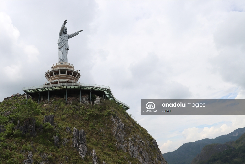 Endonezya'daki dünyanın en büyük Hz.İsa heykeli