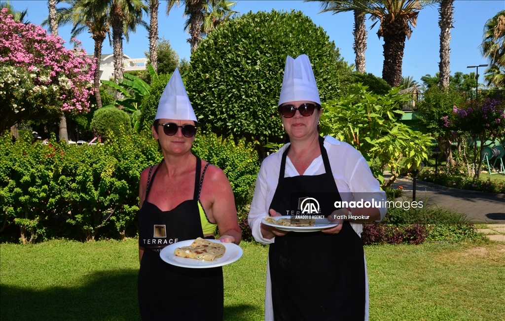 فندق بأنطاليا يمنح السياح فرصة تعلم فن الطبخ التركي