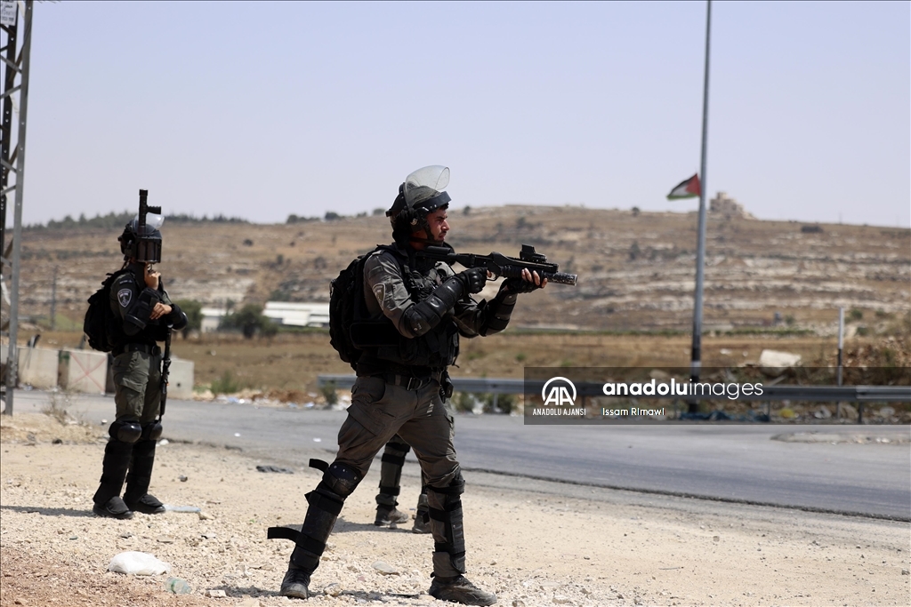 Batı Şeria'da İsrail askerleri ile Filistinliler arasında çatışma çıktı