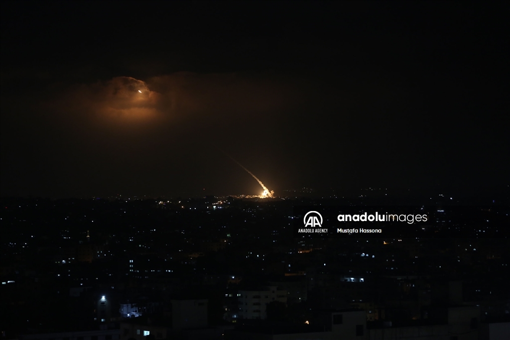 إطلاق صواريخ من غزة باتجاه مناطق إسرائيلية