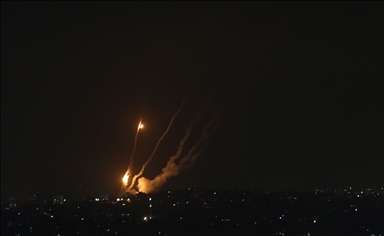 إطلاق صواريخ من غزة باتجاه مناطق إسرائيلية