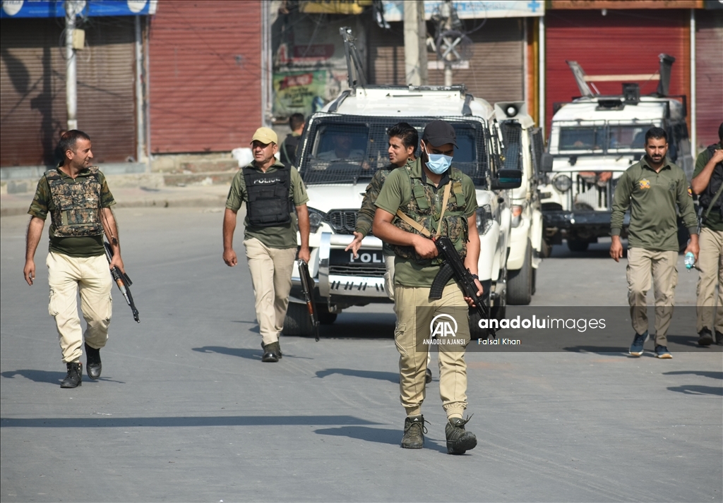 Hint polisi, Cammu Keşmir'de muharrem ayı dolayısıyla yürüyüş düzenleyen onlarca Şii'yi gözaltına aldı