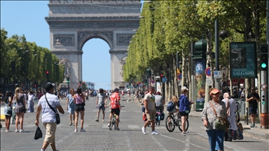  Paris'in her ayın ilk pazarı trafiğe kapatılan alanları yürüyüşseverleri memnun etti