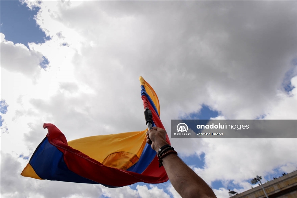 Kolombiya'da Cumhurbaşkanlığına seçilen Gustavo Petro yemin etti
