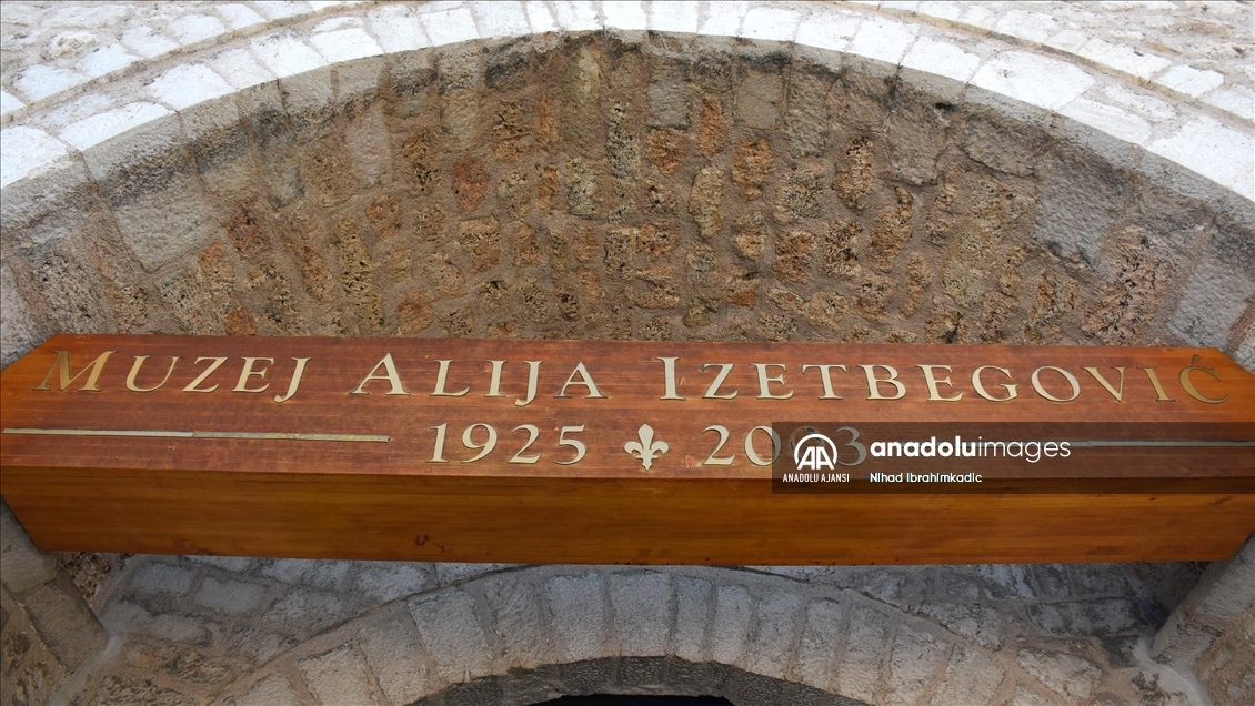 Aliya İzetbegoviç doğumunun 97. yılında anılıyor