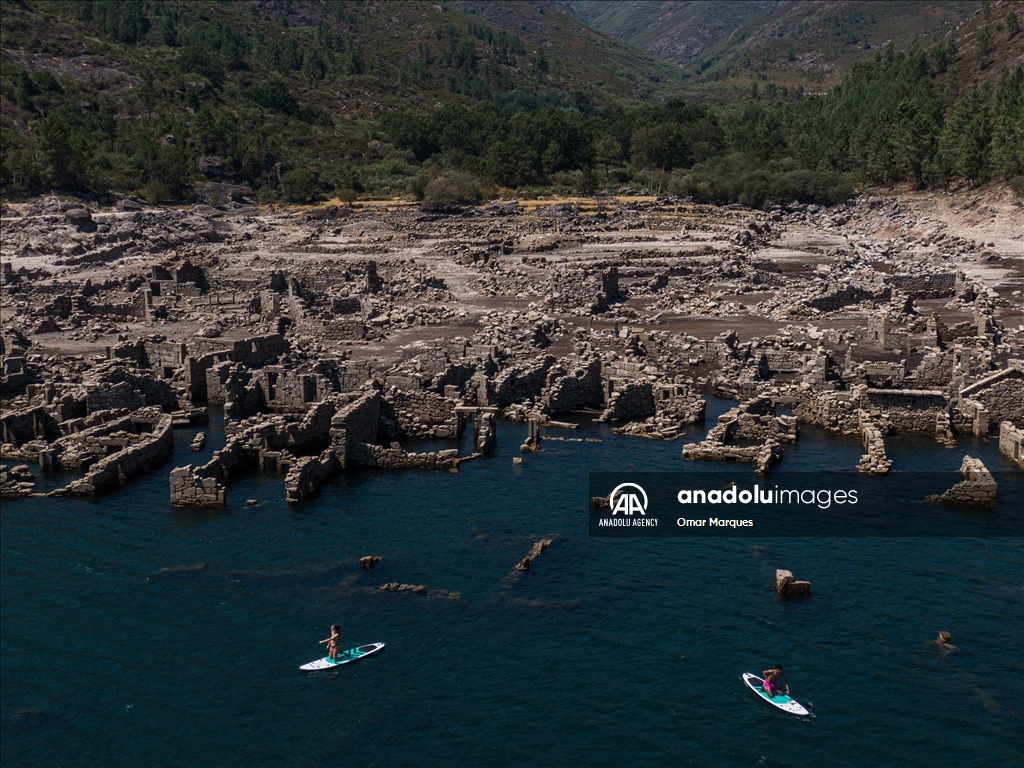 Portugal: Ruševine potopljenog sela zbog suše izranjaju iz vode 