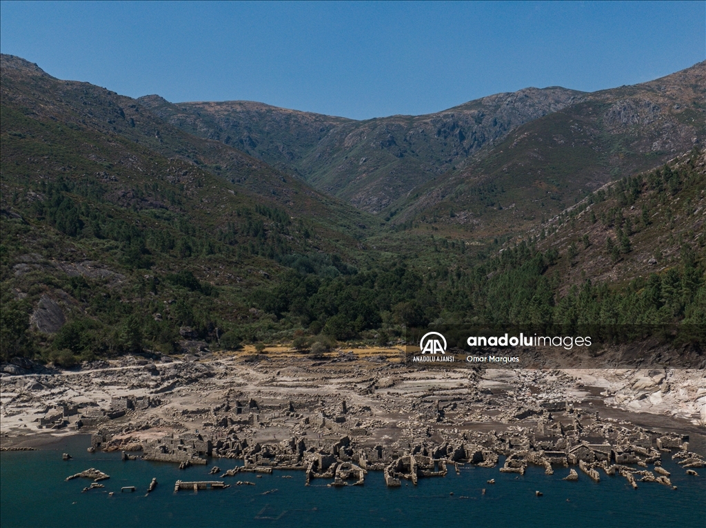 Portekiz'de 50 yıl önce su altında kalan köy, artan sıcaklar nedeniyle su yüzüne çıktı