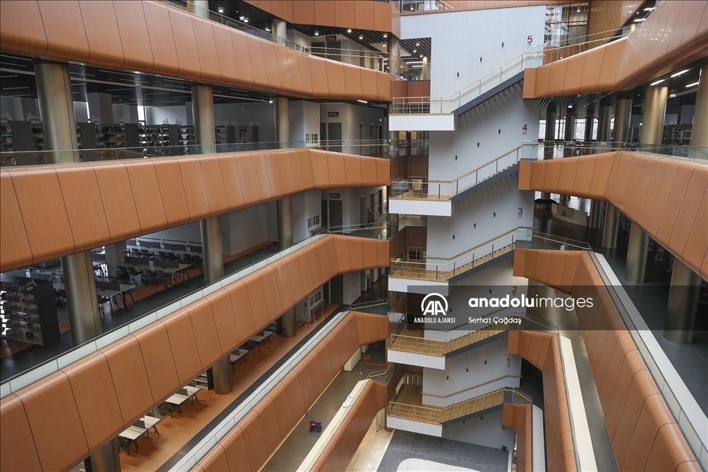 İstanbul Medeniyet Üniversitesi 3 bin kişilik modern kütüphanesine kavuşuyor