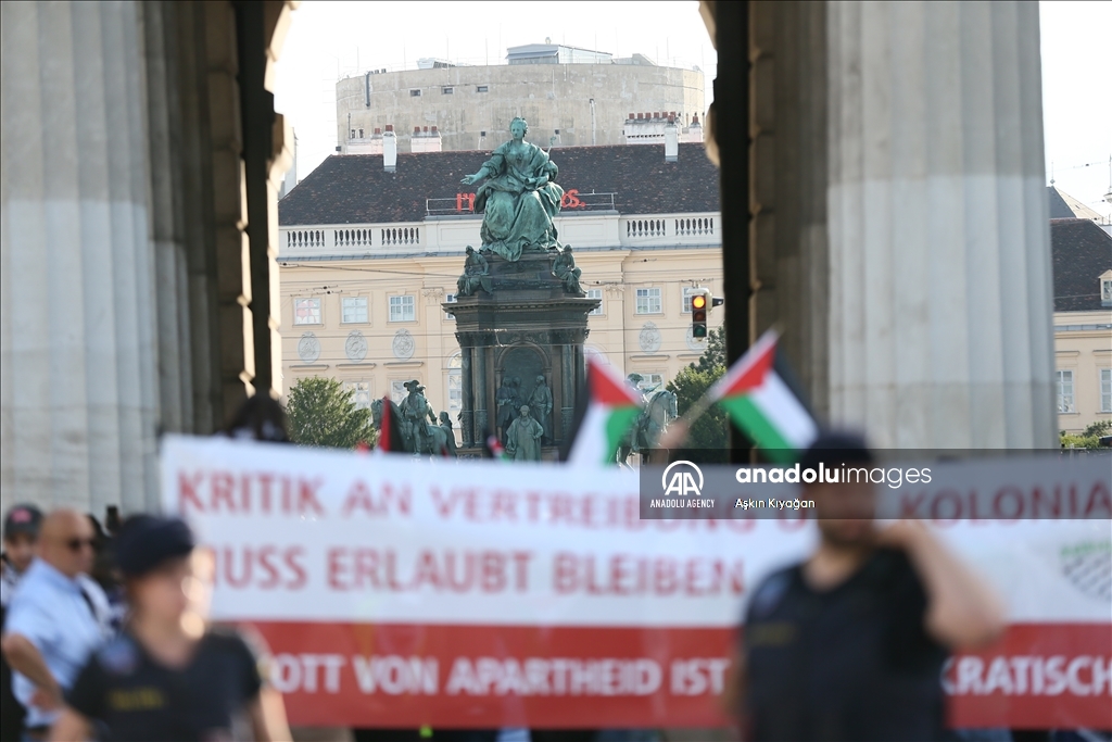 مسيرة في فيينا تندد بالهجمات الإسرائيلية على غزة