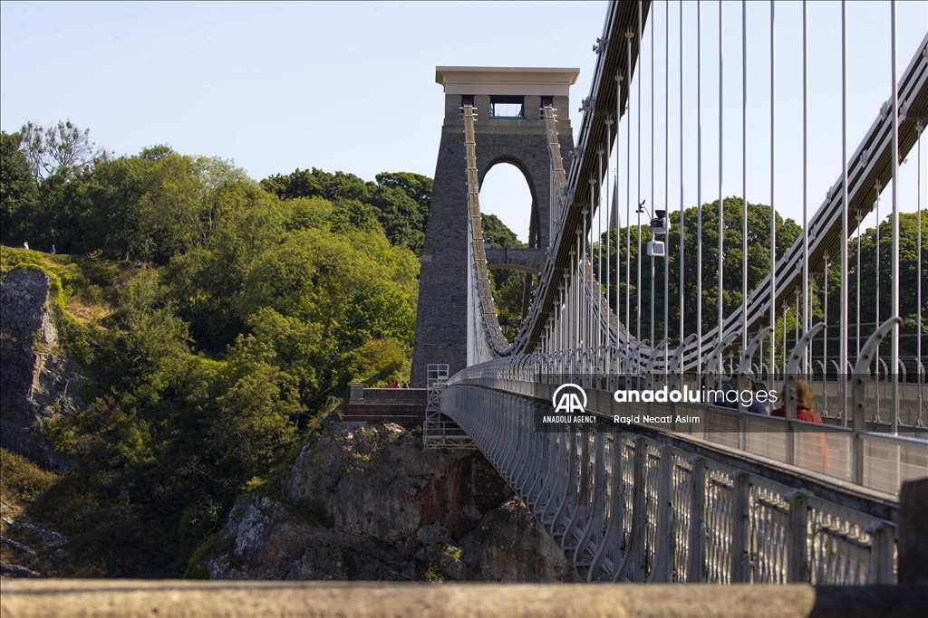 جسر كليفتون المعلق يحظى باهتمام الزوار غربي بريطانيا