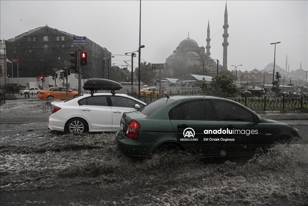 İstanbul'da sağanak etkili oldu