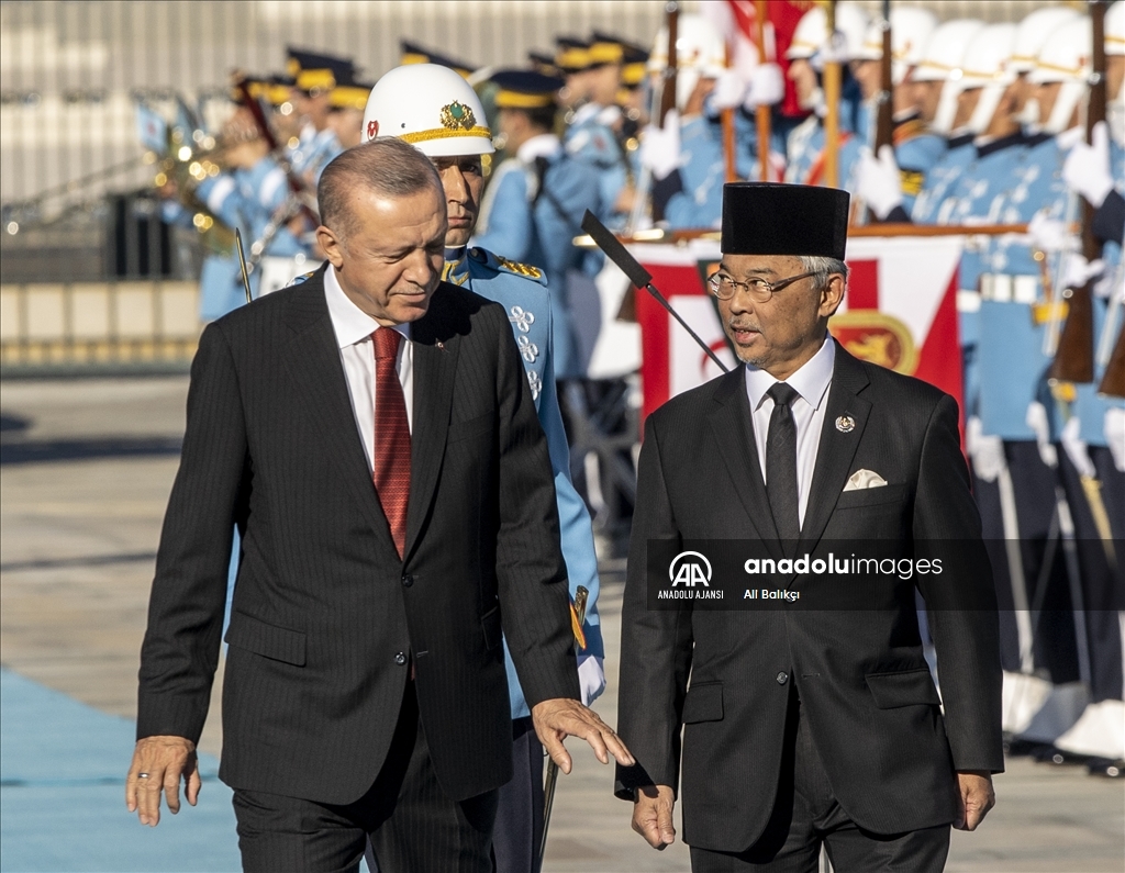 Cumhurbaşkanı Erdoğan, Malezya Kralı Sultan Abdullah Ri'ayatuddin Al-Mustafa Billah Şah'ı resmi törenle karşıladı