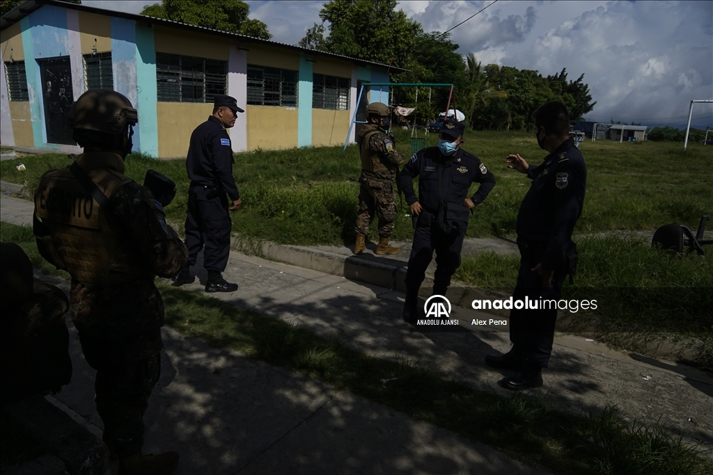 El Salvador'da polis ve ordu çete üyelerine yönelik ortak operasyon düzenledi