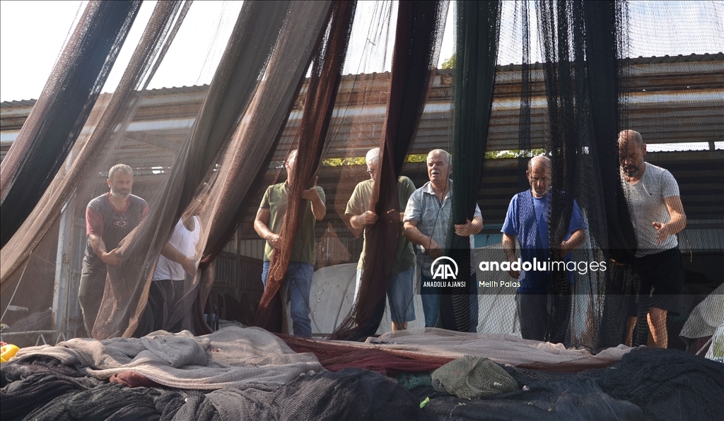 Kocaeli'de balıkçılar "vira bismillah" demek için gün sayıyor